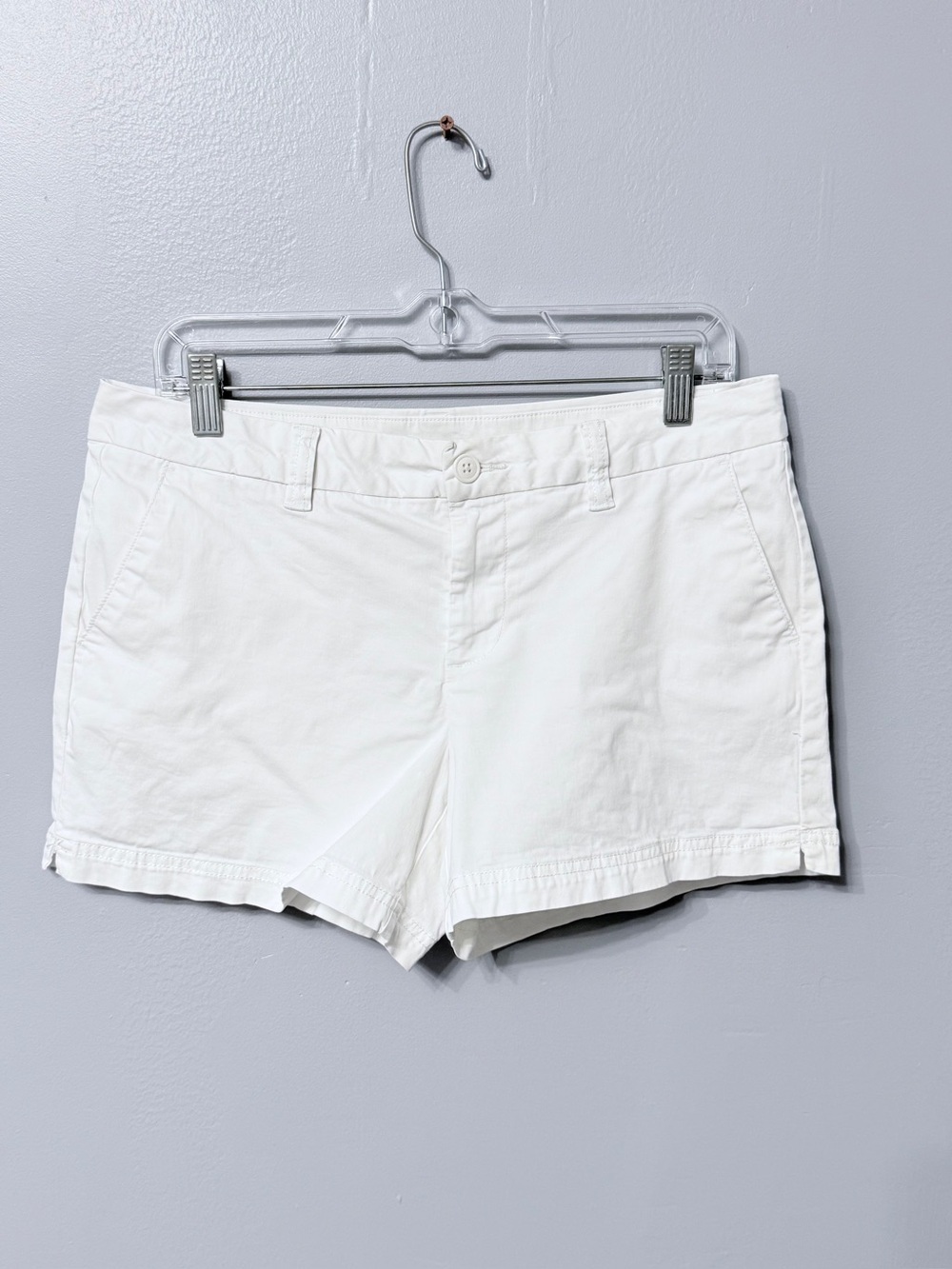 Magellan white 4” shorts